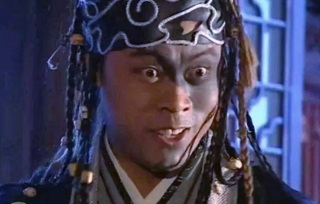 在娱乐圈摸爬滚打多年的晋松,曾靠着《倚天屠龙记》中的玄冥二老鹤笔