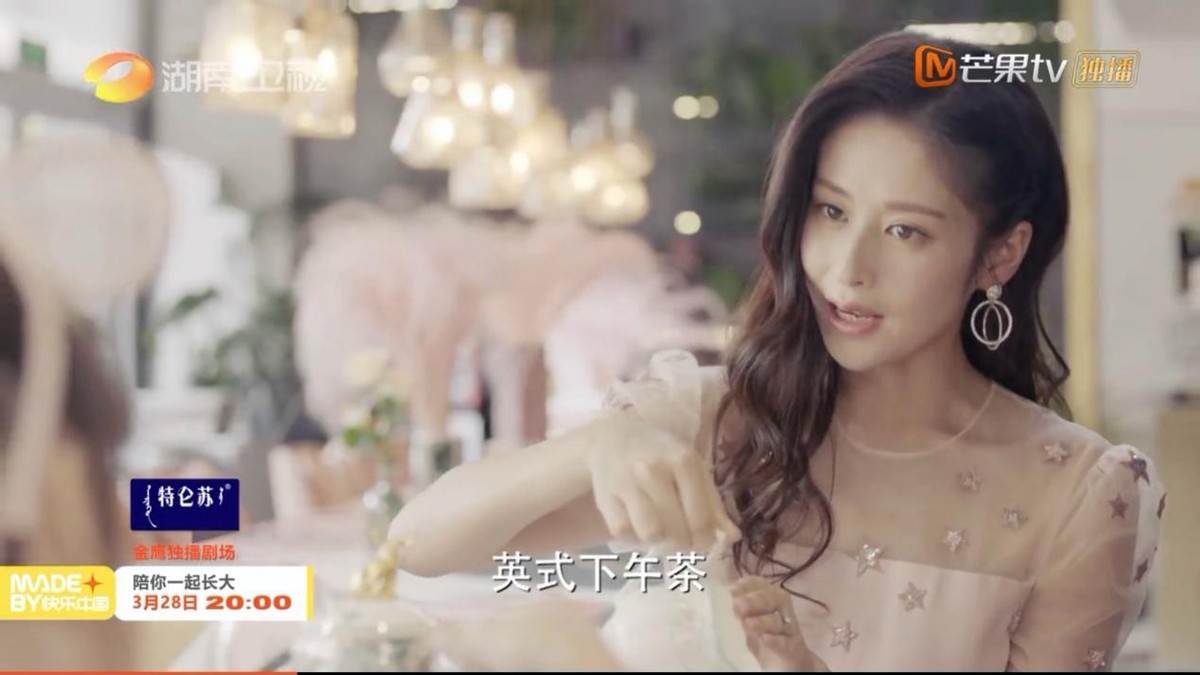 全职妈妈林芸芸(颖儿饰)立志将女儿顾林新月培养成一名真正的淑女,那