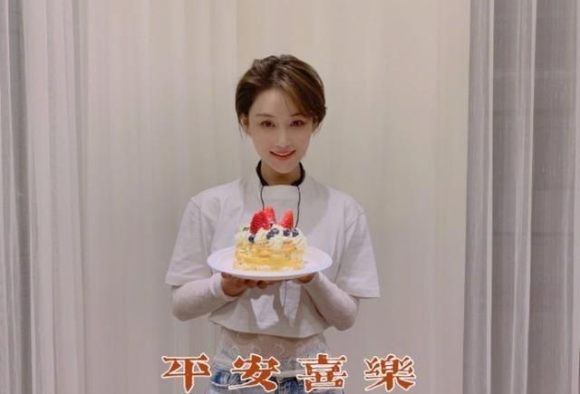 张馨予34岁生日老公何捷未能陪伴她身边她晒美照分享生日愿望