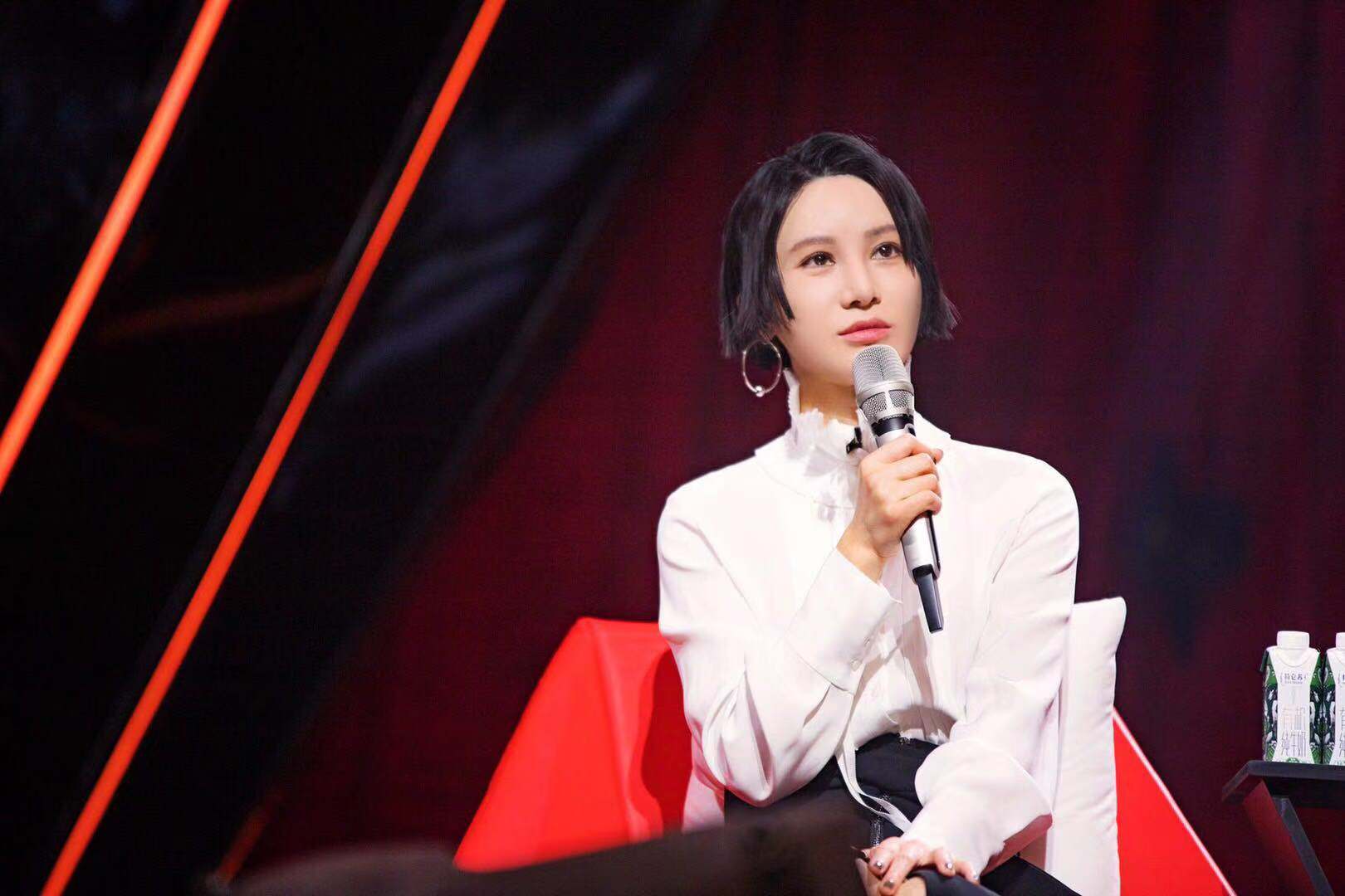 两代超女冠军在浙江卫视尴尬同台:安又琪成学员,尚雯婕成导师