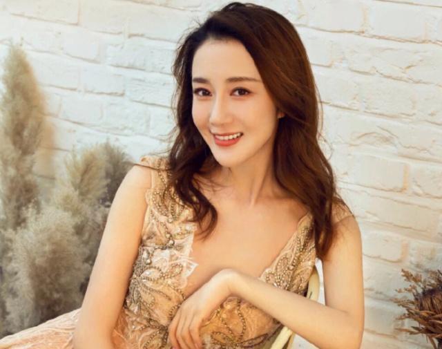 司藤分身白英换成李依晓,明明很美却演大反派,她还能演好人吗?