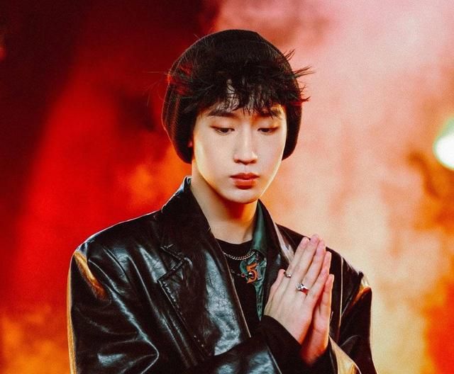 创造营：AK刘彰唱成地下Rapper,从第46冲到第七,伯远是最大黑马|峰顶|创造营2021|黑马_新浪新闻