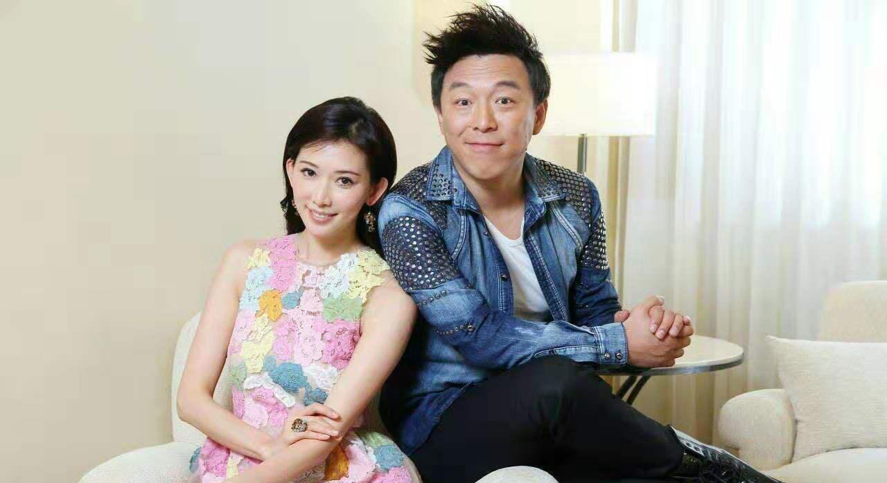 46岁黄渤老婆照片流出原来是熟悉的她