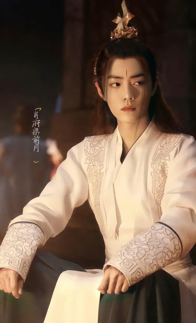 肖战进组《玉骨遥》,路透照丰神俊朗,气质温润如玉,颜值太逆天