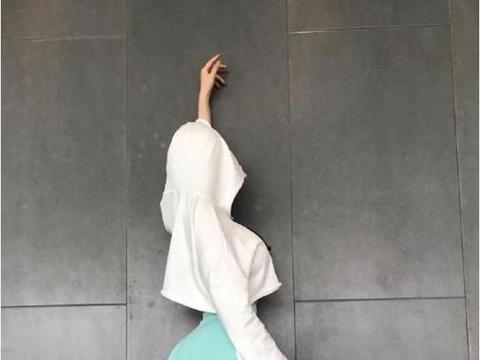 四川美女“左公子”,名字霸气,S型身材惹人爱,坚持换来成功|健身|普拉提|健身房|女孩|好身材_新浪新闻