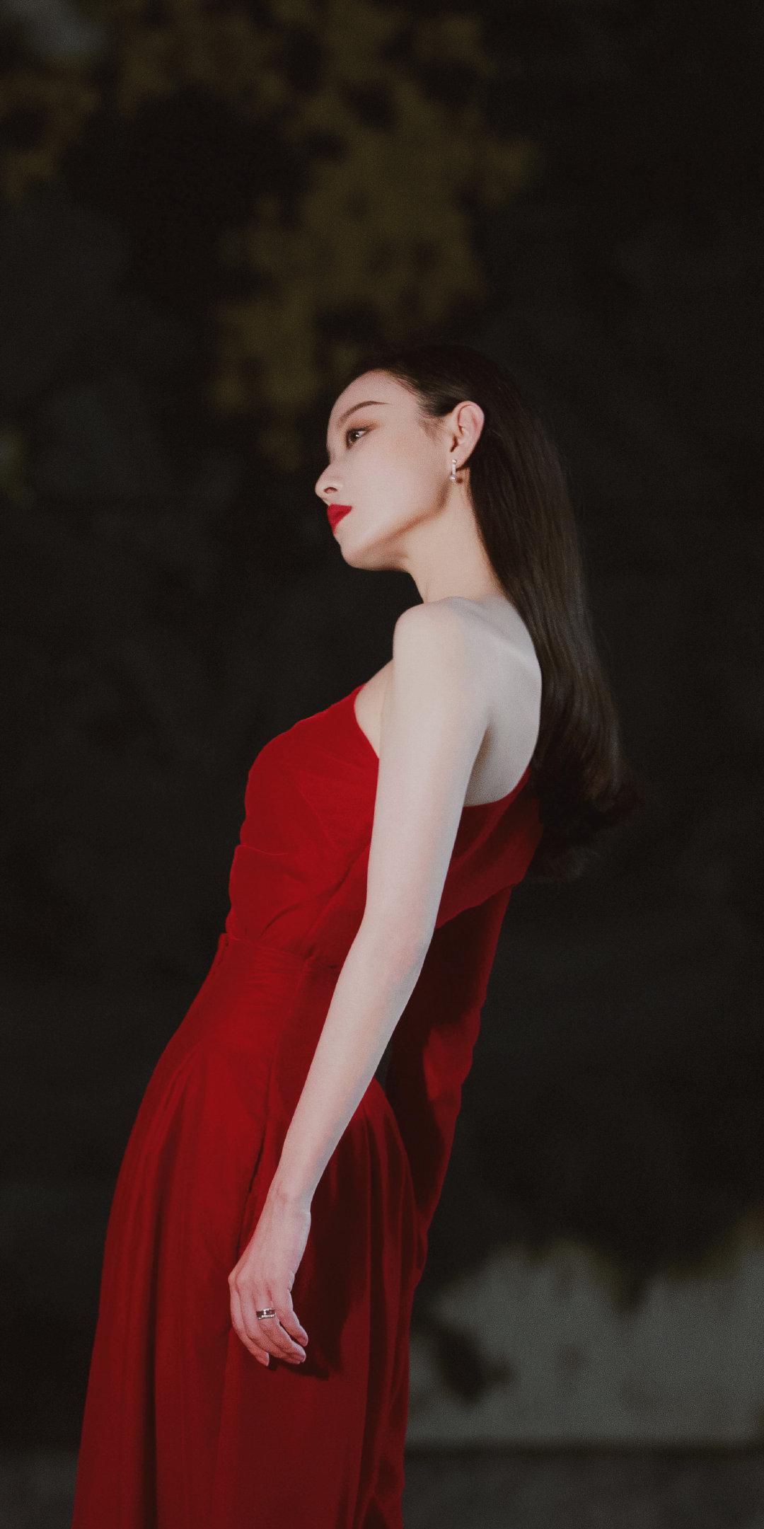 倪妮这一身红裙太性感了绝绝子