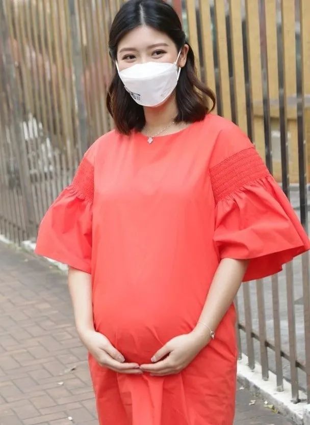 27岁香港人气女星决定剖腹产,怀孕七个月已暴增30磅|余香凝|顺产|剖腹