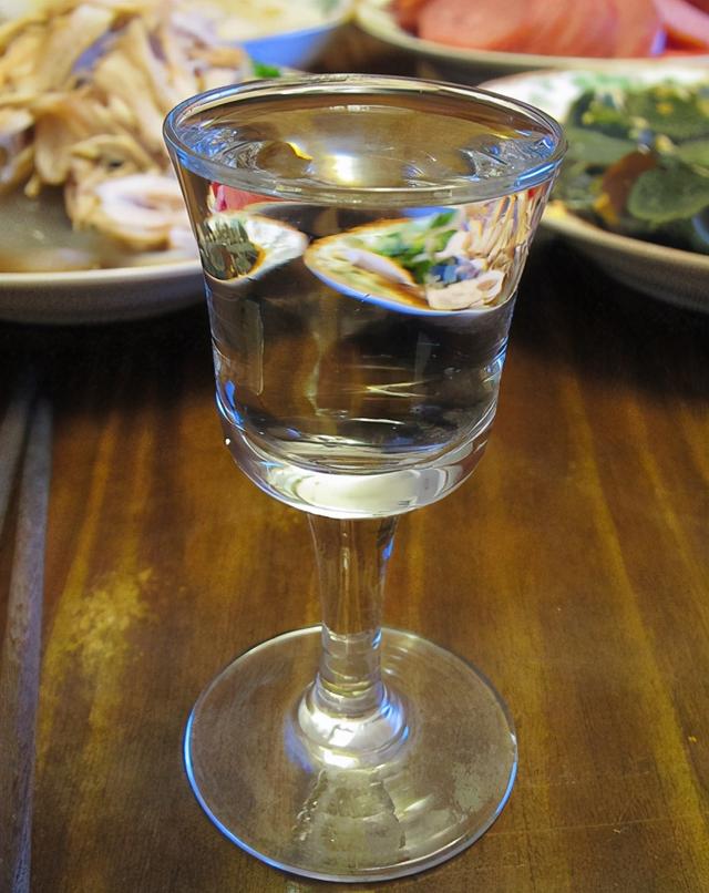 一杯白酒等于几瓶啤酒?看完专业的分析后,就别再乱"拼酒"了