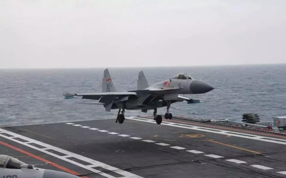 航母上的阻拦索一根价值150万美元可让20多吨的战机3秒停下