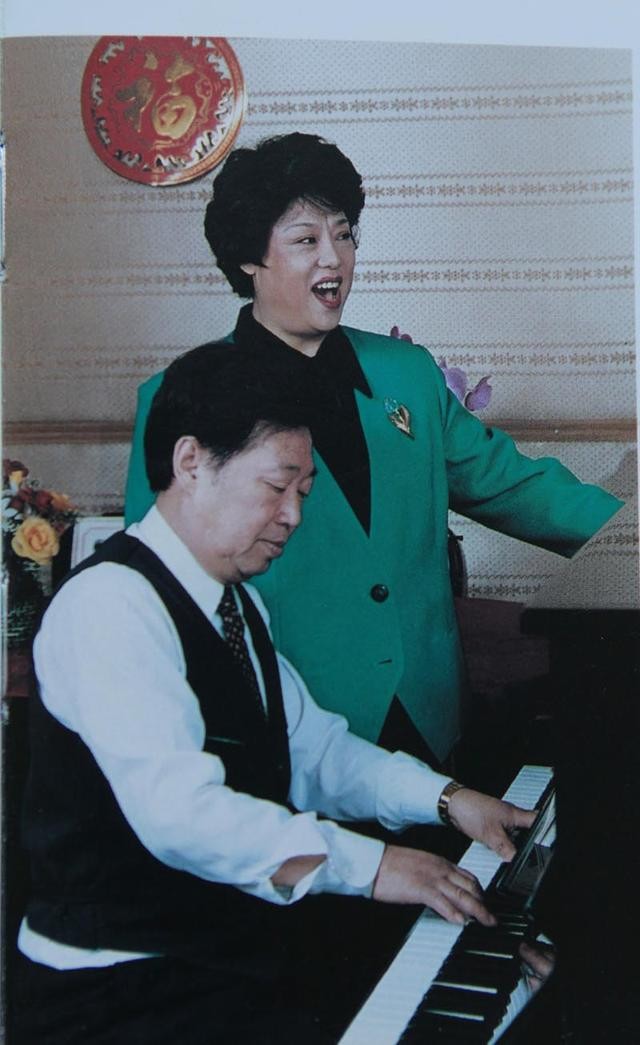邓玉华便一个人生活,晚年生活幸福安稳幸福,但邓玉华和丈夫冯宗师之间