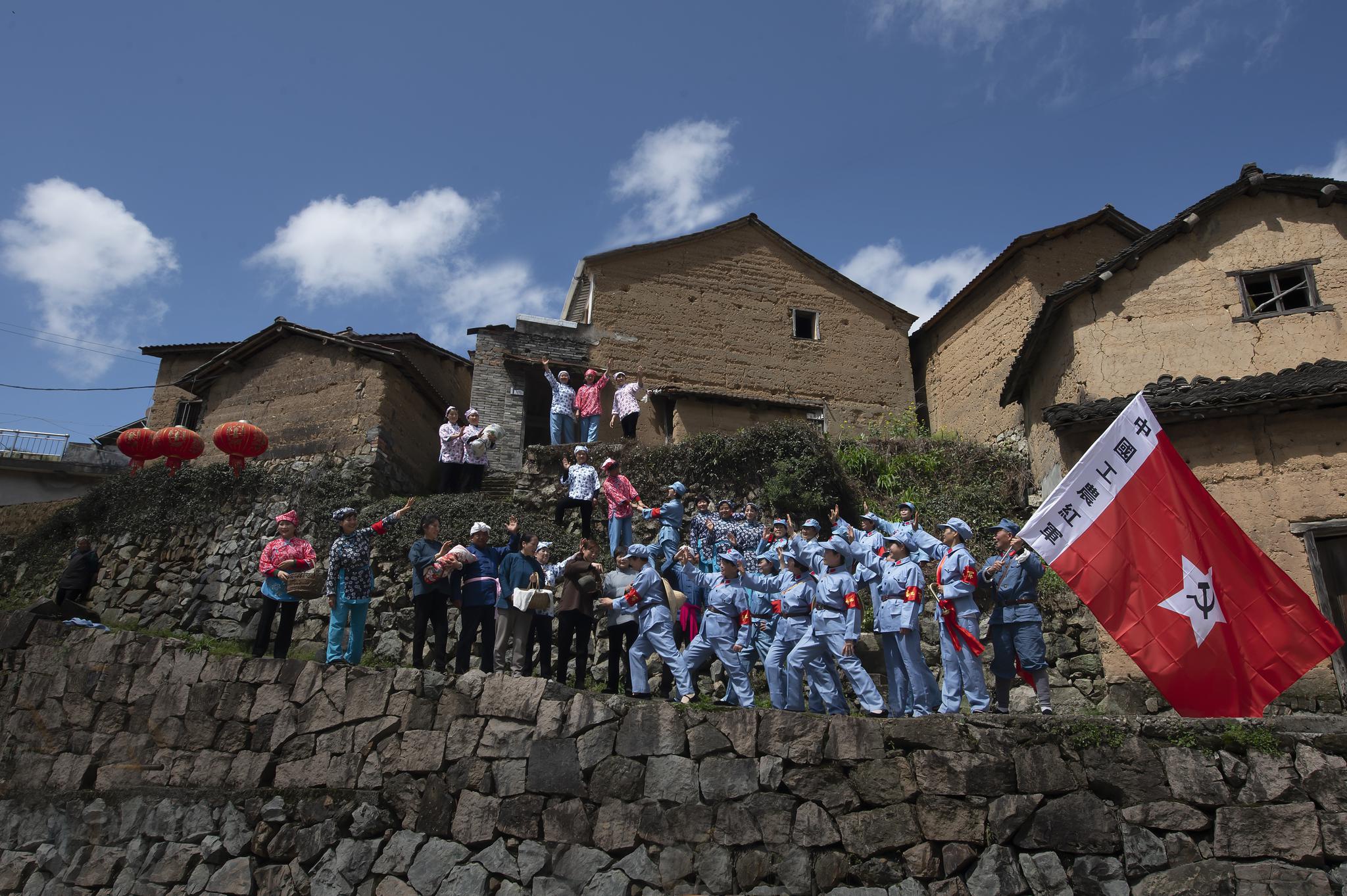 东山村是新昌县较早成立中共地下党组织的地方,红色资源丰富,有着浓厚