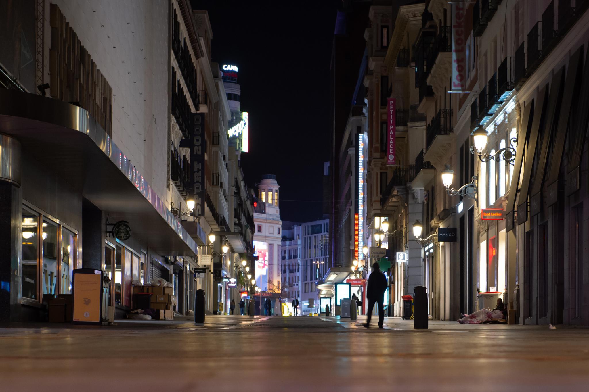 西班牙空荡荡的圣周