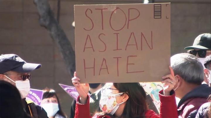 美国有人发起"掌掴亚裔挑战" 煽动青少年在公共场所扇亚裔耳光