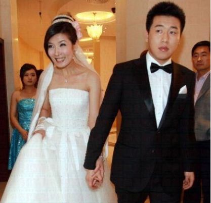 两次改姓的奥运冠军,嫁小4岁老公被质疑整容,如今37岁颜值高!