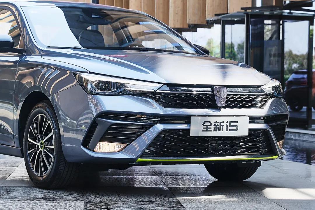 国产轿车颜值天花板全新荣威i5告诉你什么叫颜值