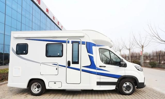 4.8南京房车展:飞翔房车多款新车齐亮相