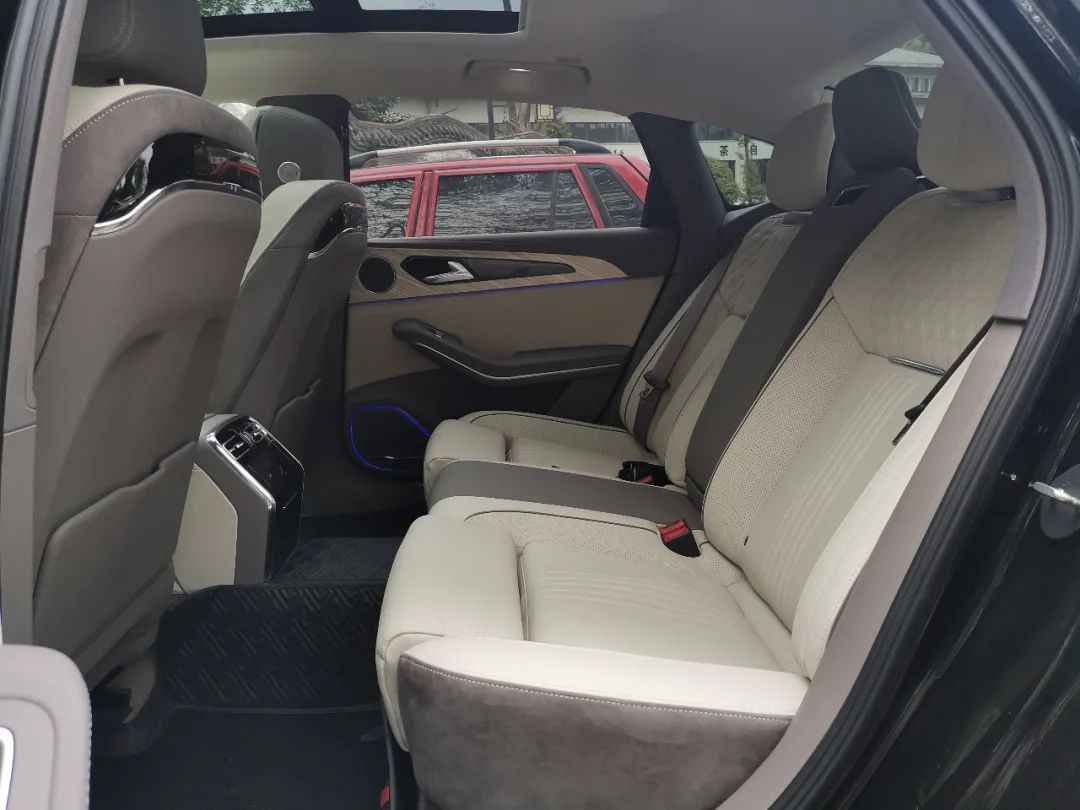 试驾红旗h9,落座后排才是更高级的体验姿势