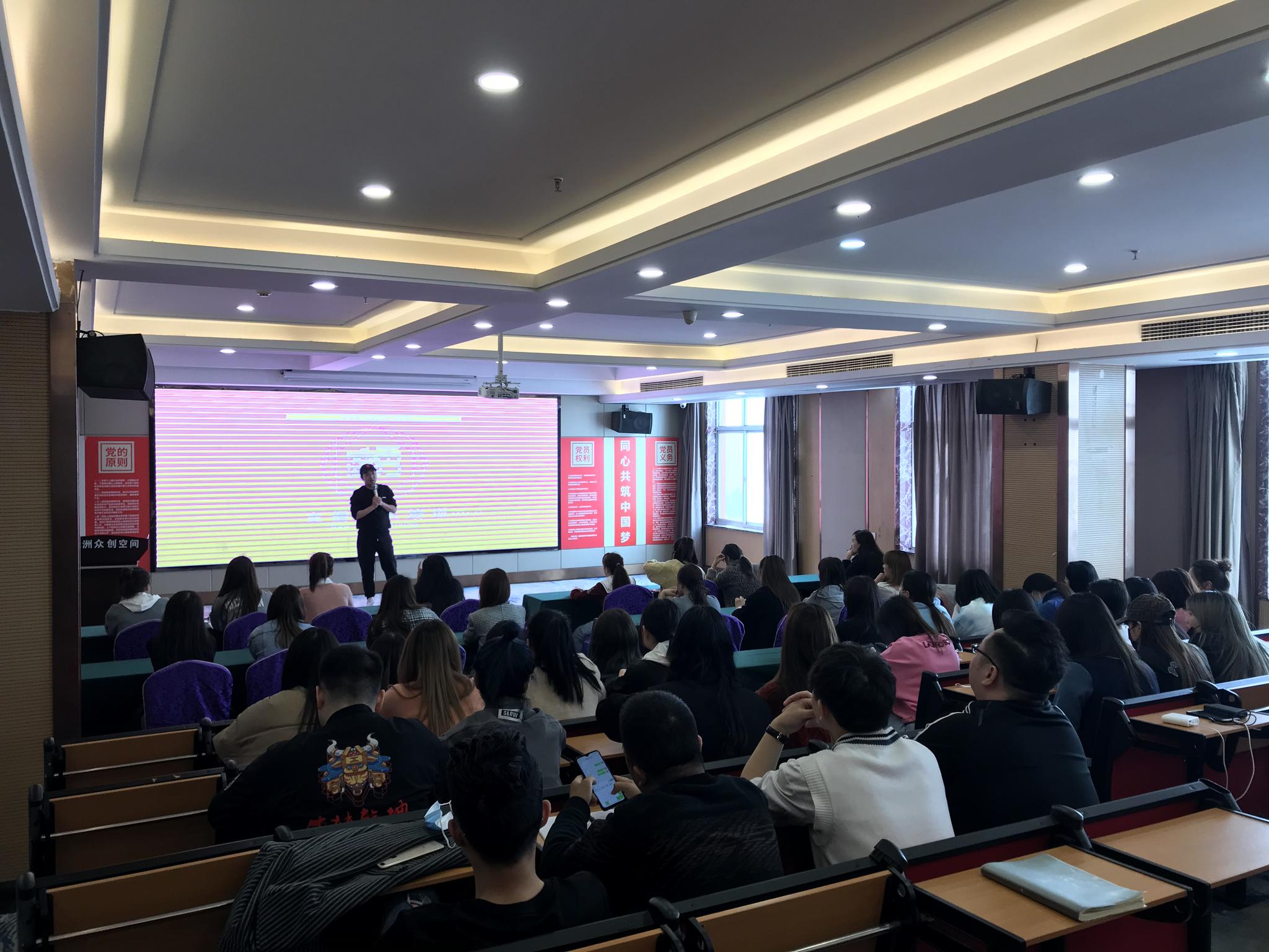 十堰首家直播培训商学院正式成立 现场百余人参加 - 绿洲直播基地