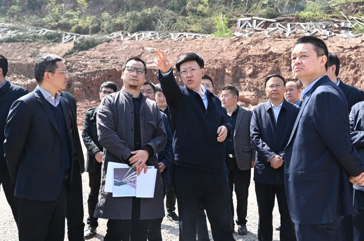 罗佳明调研督导镇广高速王坪至通江段项目建设