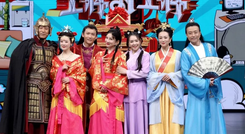 上错花轿嫁对郎重聚台上温馨拍照台下发文晒照全是小心思