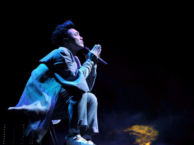 服装品牌hm的一纸声明,致使"新疆棉花风波"沸沸扬扬发酵了5日,陈奕 