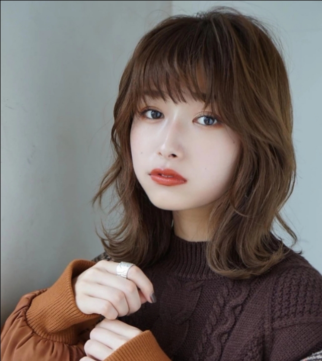 最受女生欢迎的秋冬发型随意自然又好看的慵懒感卷发