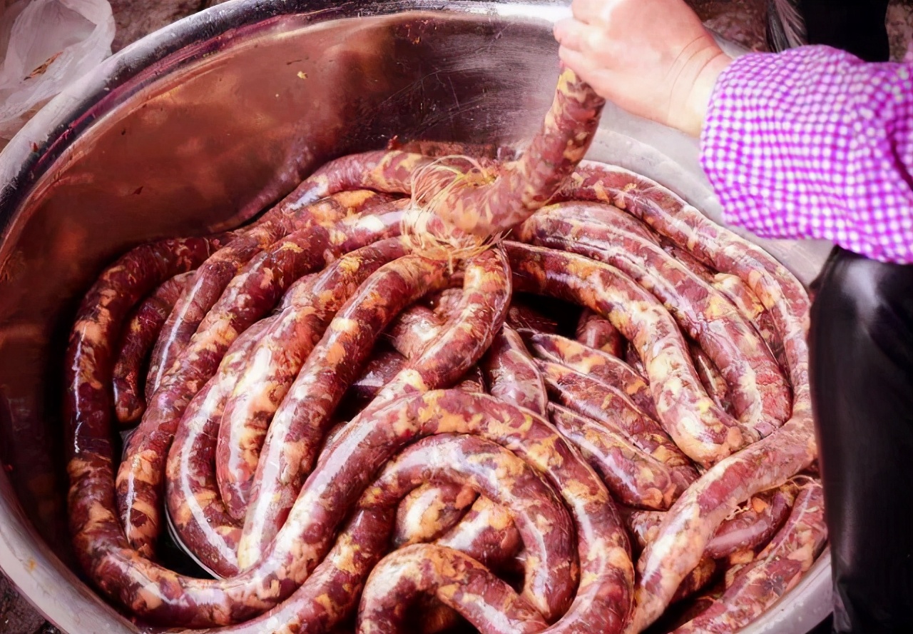 香肠灌好之后直接晒是大忌多加1步香肠紧实不炸裂味道更香