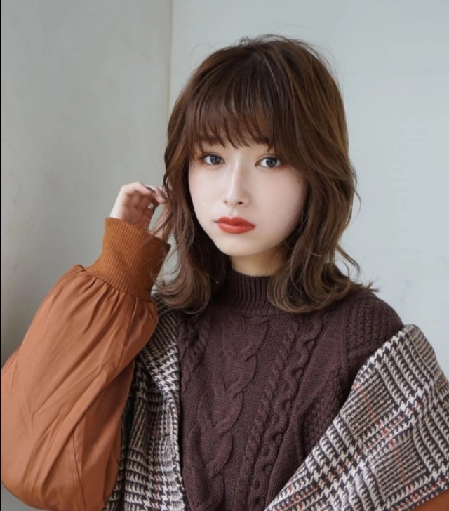 最受女生欢迎的秋冬发型随意自然又好看的慵懒感卷发