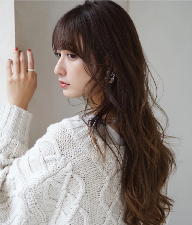 最受女生欢迎的秋冬发型随意自然又好看的慵懒感卷发