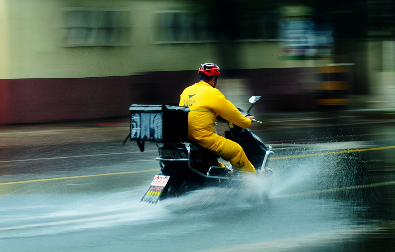 外卖小哥的超强动力电动车能跑上千公里交警第一次见到