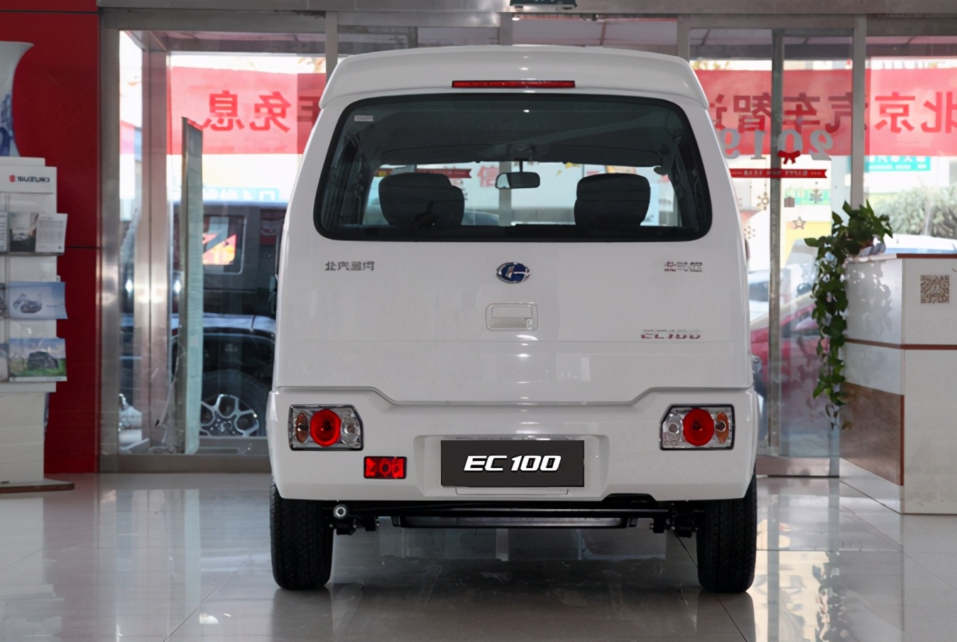 续航100公里售价7万多北汽ec100卖得过五菱宏光miniev吗