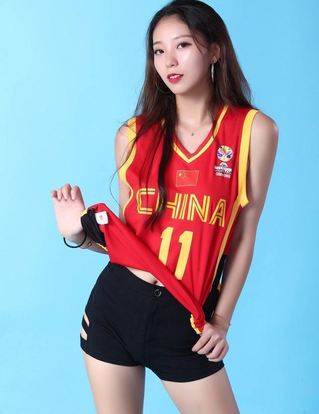 cba"最美篮球宝贝",逆天大长腿吸睛,这择偶标准够直白!