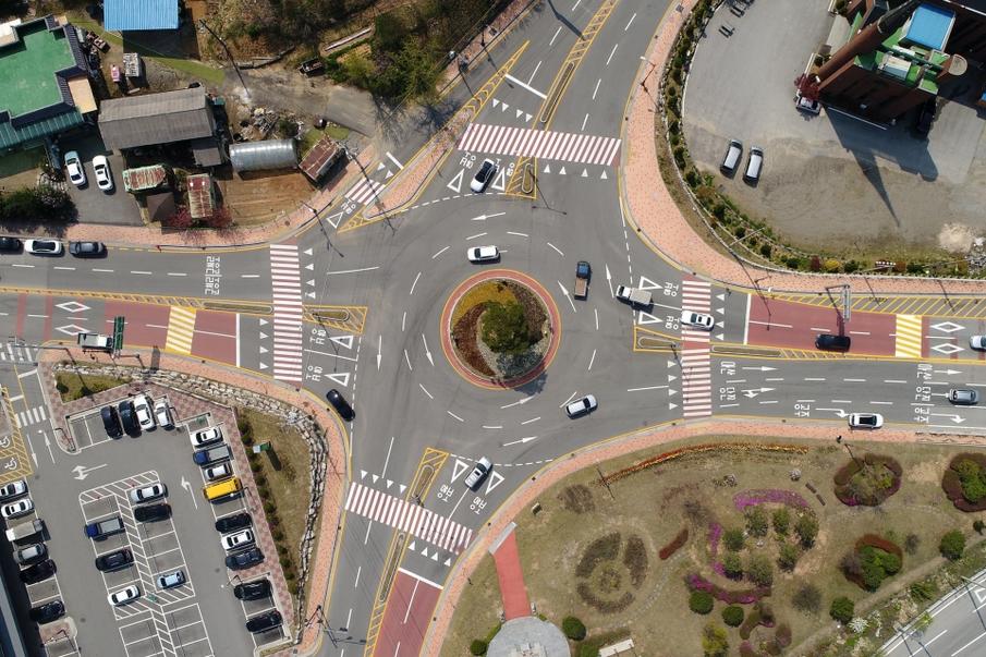 环形交叉路安全还是十字路安全