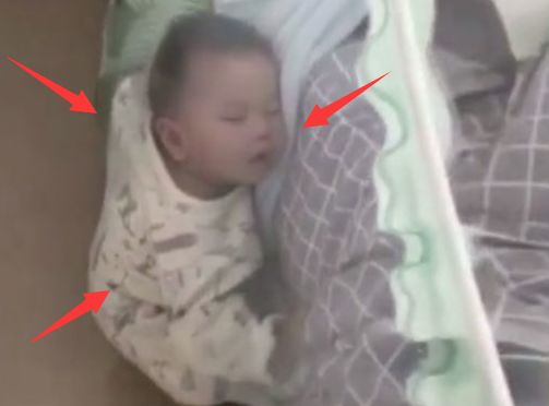 女子半夜醒来发现儿子不在床上，打开灯看到的画面，让她无法冷静休闲区蓝鸢梦想 - Www.slyday.coM