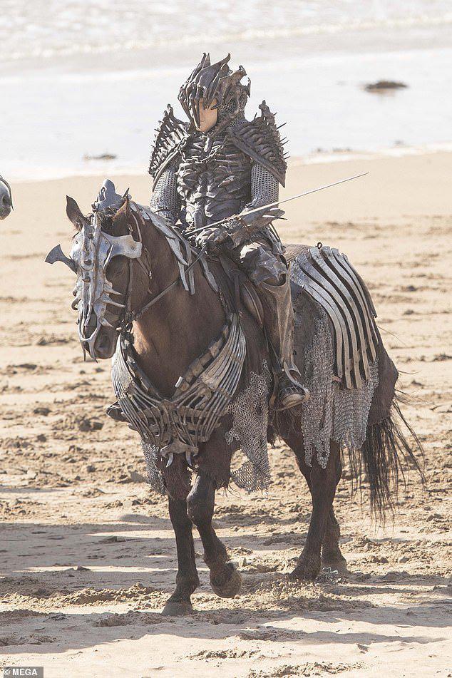 剧版猎魔人第二季片场照狂猎军团现身