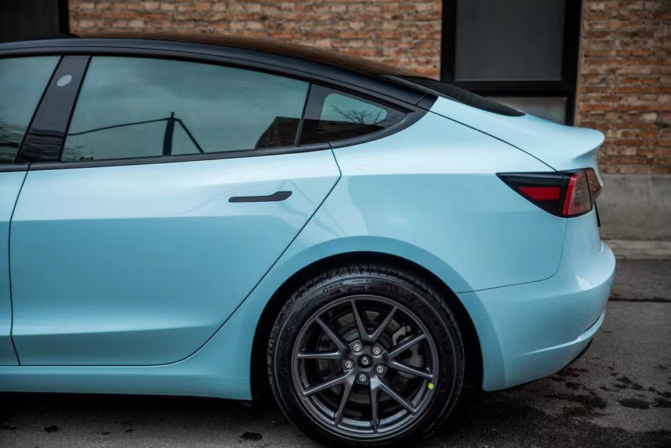 特斯拉model3改色冰川蓝看脸的年代就应该与众不同