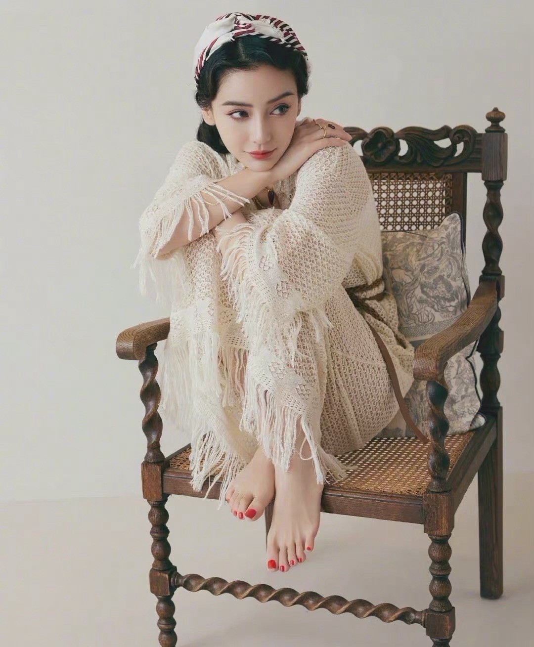 angelababy复古写真,丝袜配大长腿,网友:气质太绝了|理想照耀中国|陪