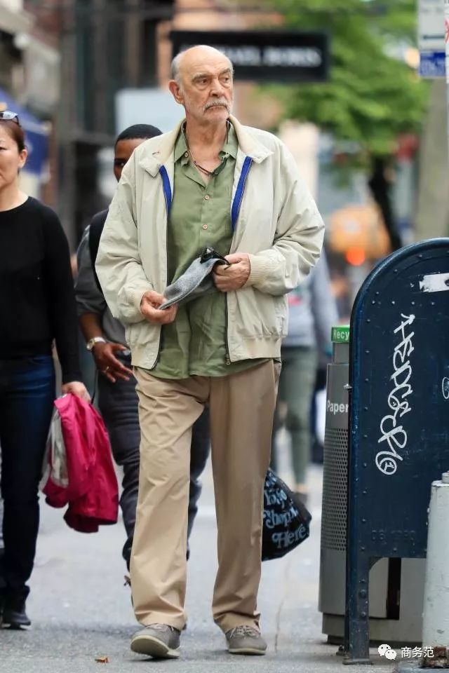 倘若重视自己的穿衣打扮,就帮他起到了"欲盖弥彰"的作用.