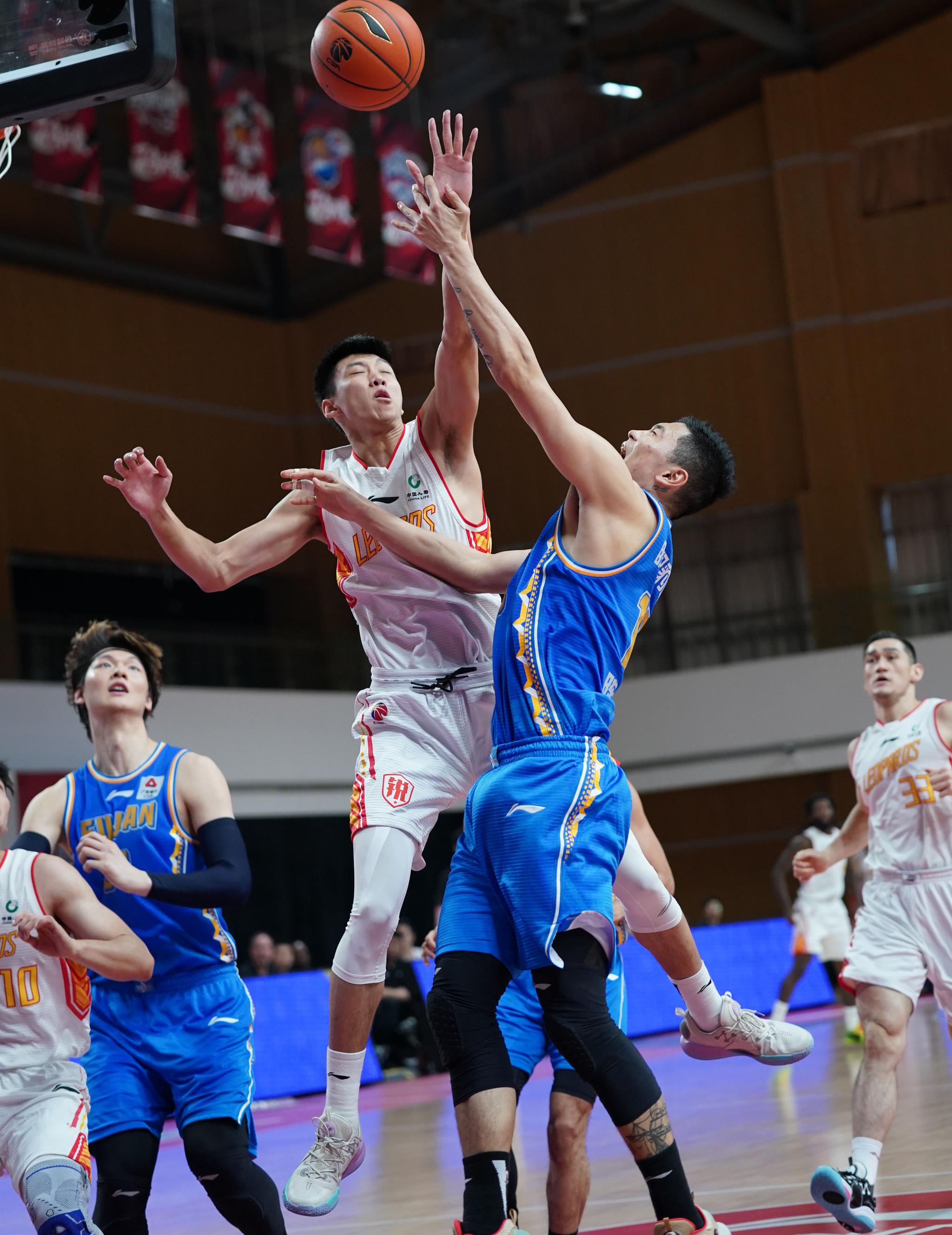 篮球——cba第四阶段:福建豹发力战胜深圳马可波罗