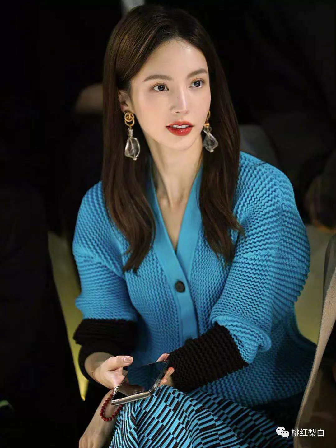 明星红黑榜:热巴清新可爱,张小斐变身新晋"秀场红人"气场全开