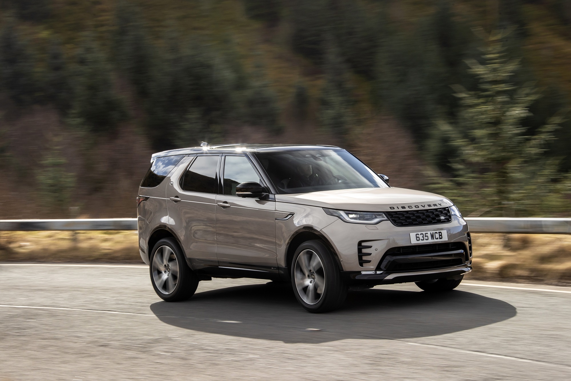 高效动力,强劲互联 全地形豪华大型suv全新路虎发现上市