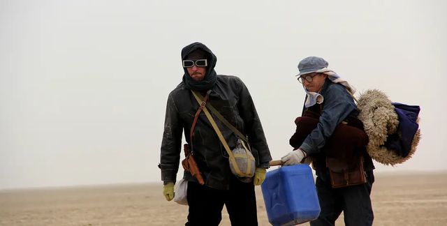 这部电影属于勇者和英雄,他们冒死闯入罗布泊,是为了自己的国家