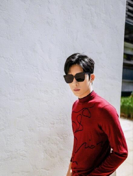 井柏然说白敬亭要叫自己哥哥,对方反应亮了