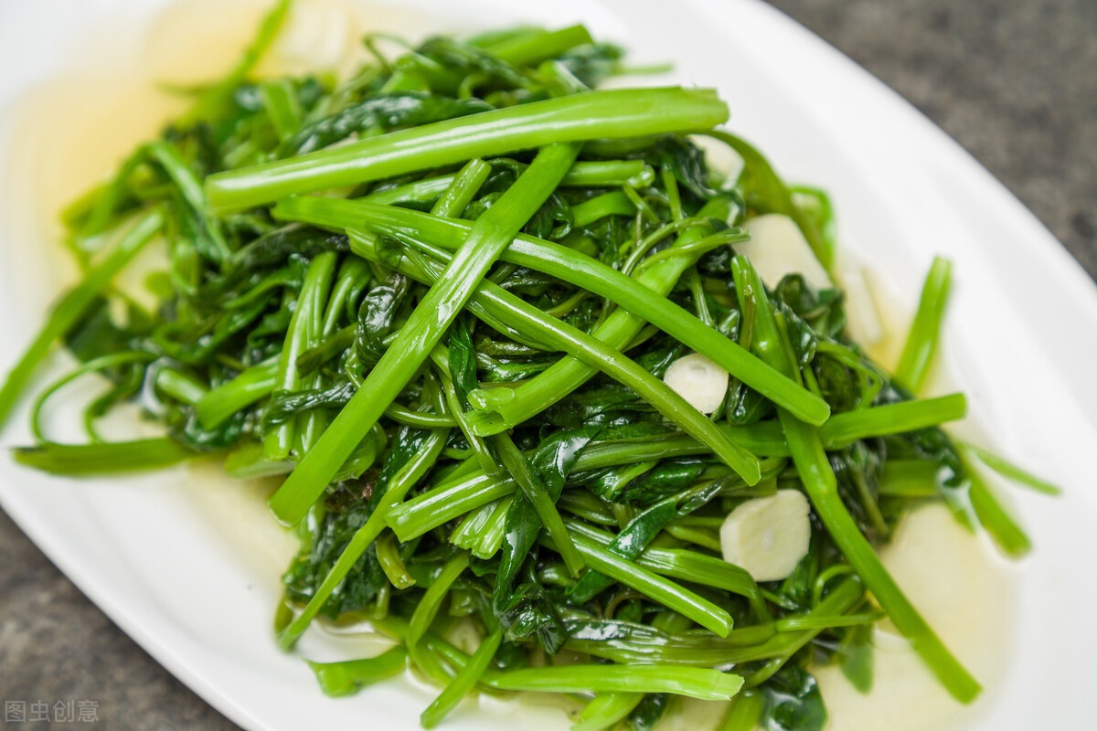 炒空心菜,不能直接下锅炒,多加1步,口感又脆又嫩,颜色不发黑