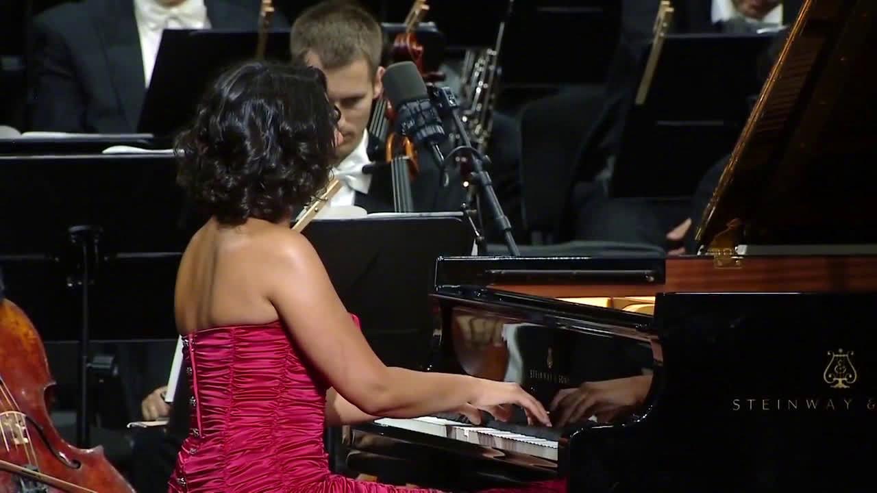 美女钢琴家卡蒂雅演奏:德彪西 《月光 clair de lune》 在《月光》