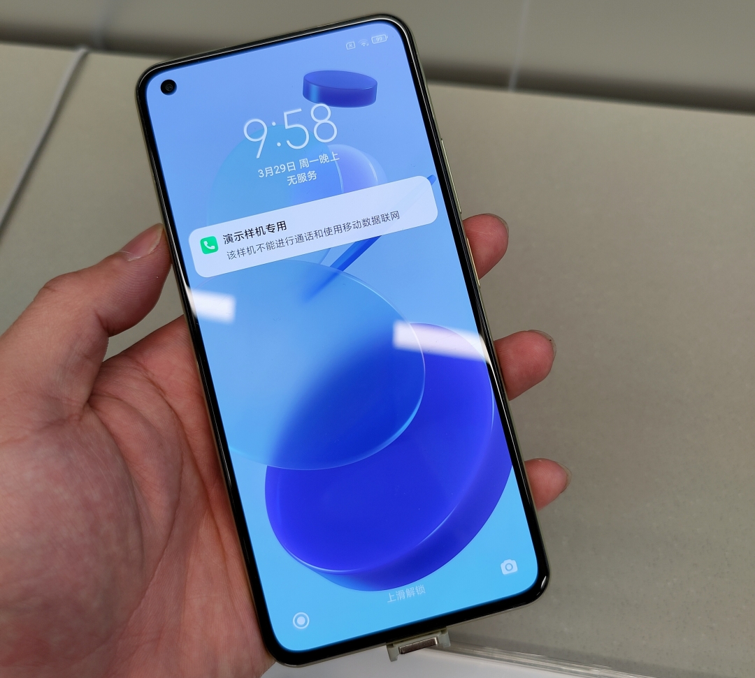 小米11系列上手,ultra副屏好玩,青春版屏占比高!__财经头条