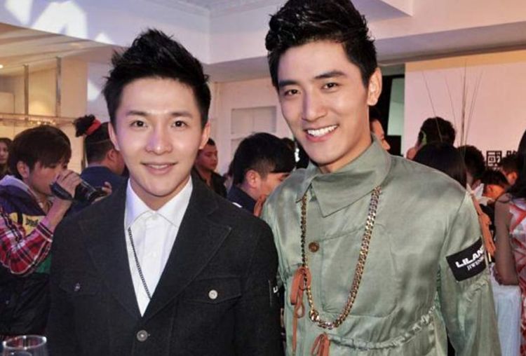 原来他早已离世!著名主持人的他跳楼逝世,年仅23岁,何炅泪目