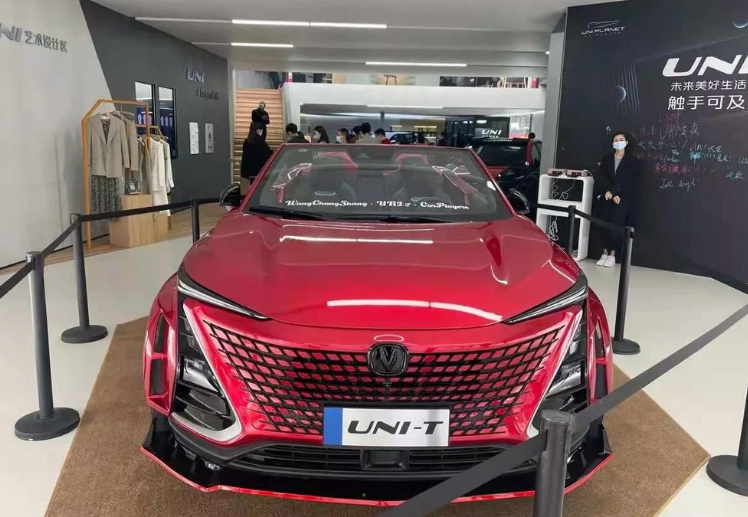 长安uni-t敞篷版现身街头,搭蓝鲸2.0t,网友:量产必买-新浪汽车