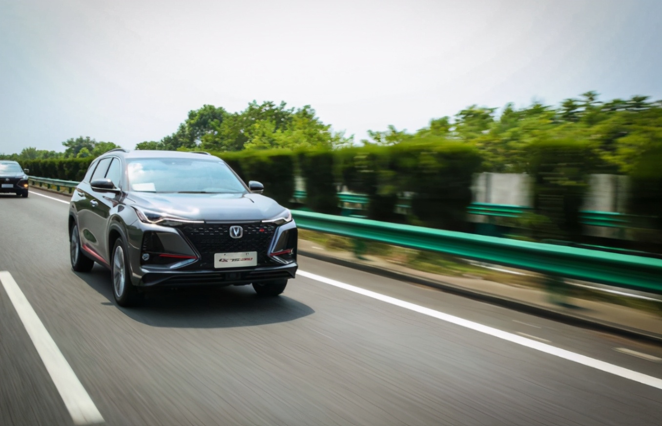 长安unit敞篷版现身街头搭蓝鲸20t网友量产必买