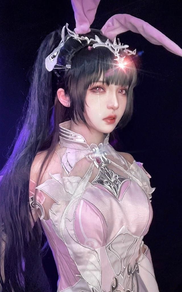 最后再来看一下啊川版本的小舞,值得一说的是,啊川cos的小舞单从还原